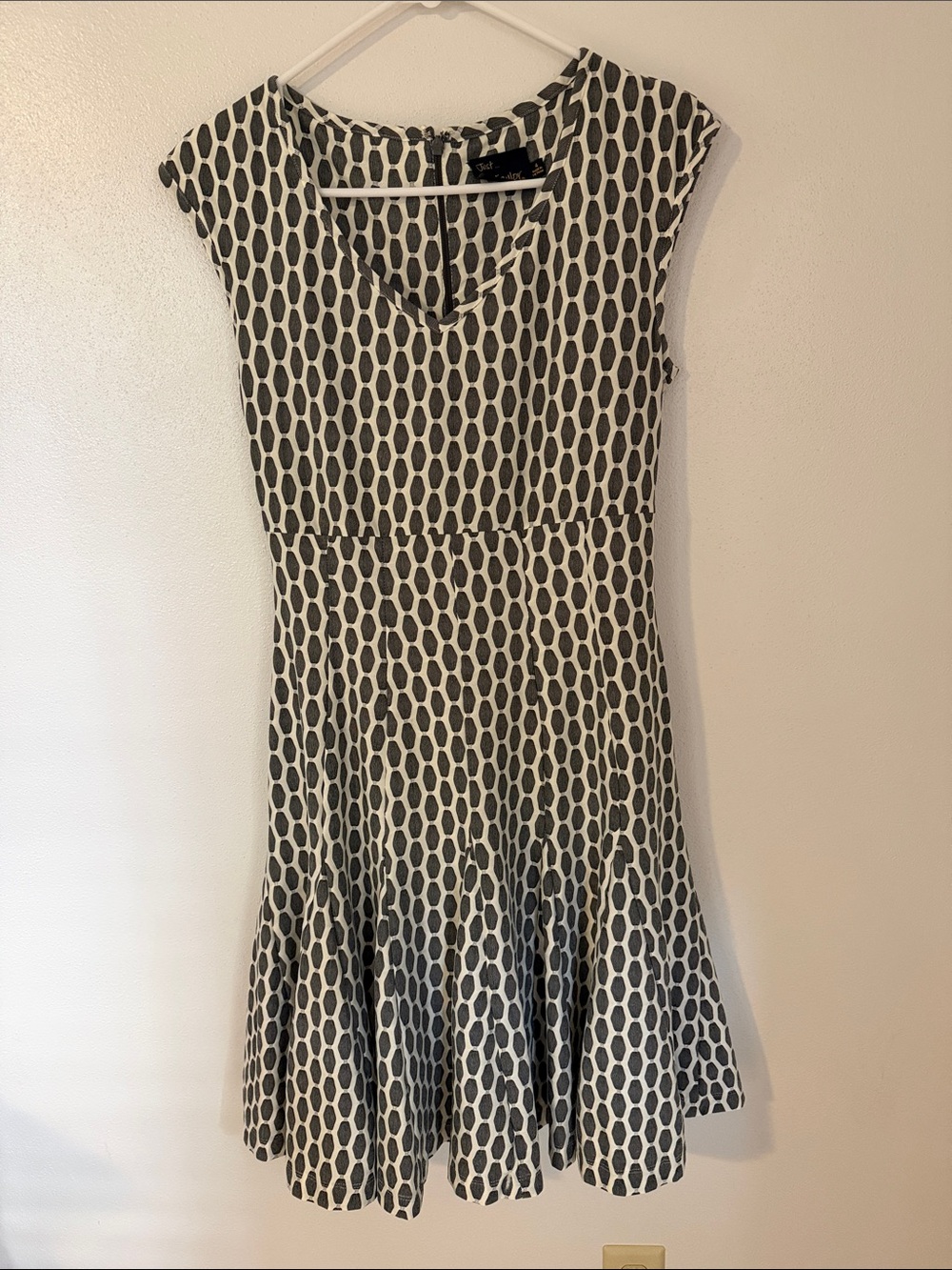 Just…Taylor Women’s Black and Ivory/Cream Patterned Fit-and-Flare Dress